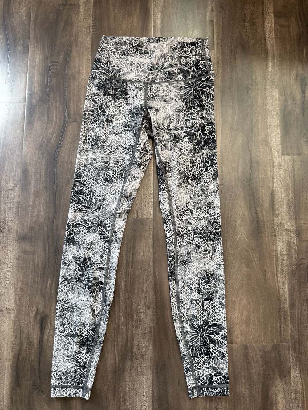 Lululemon Serigraph Starlight Black Multi Leggings Size 4